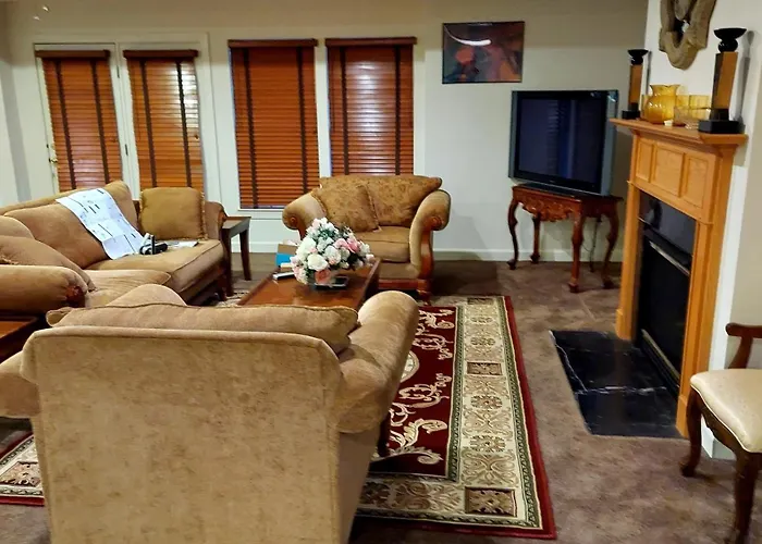 Exquisite 1 Bedroom, 1 Full Bath Apartment