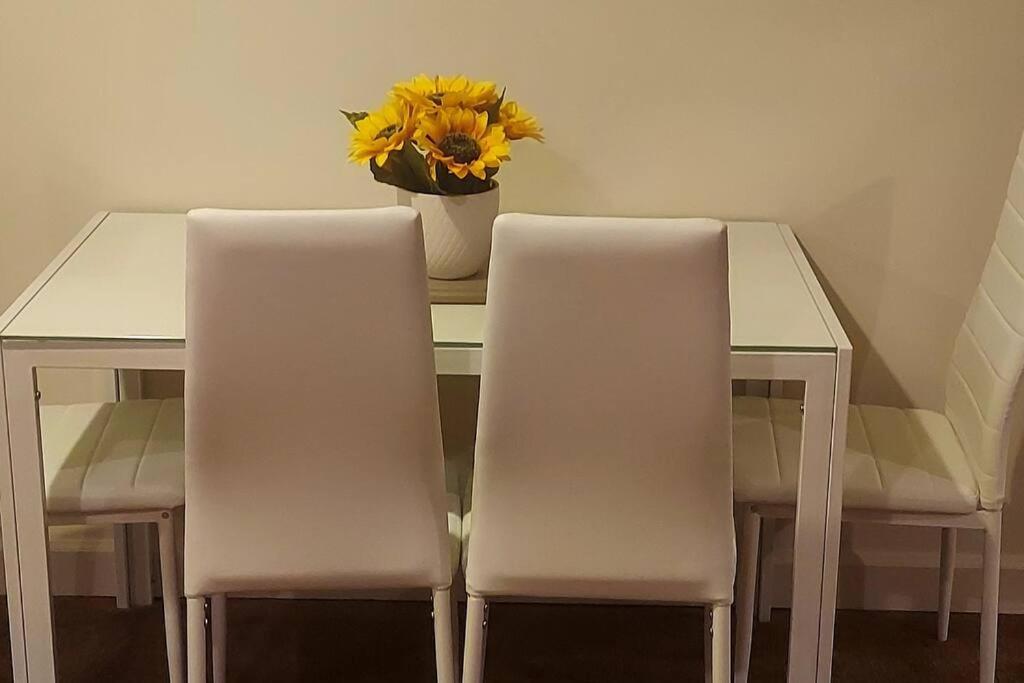 Exquisite 1 Bedroom, 1 Full Bath *