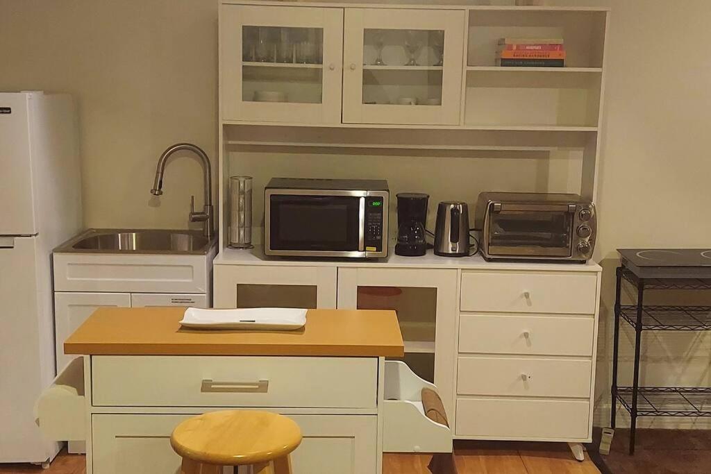 Exquisite 1 Bedroom, 1 Full Bath *