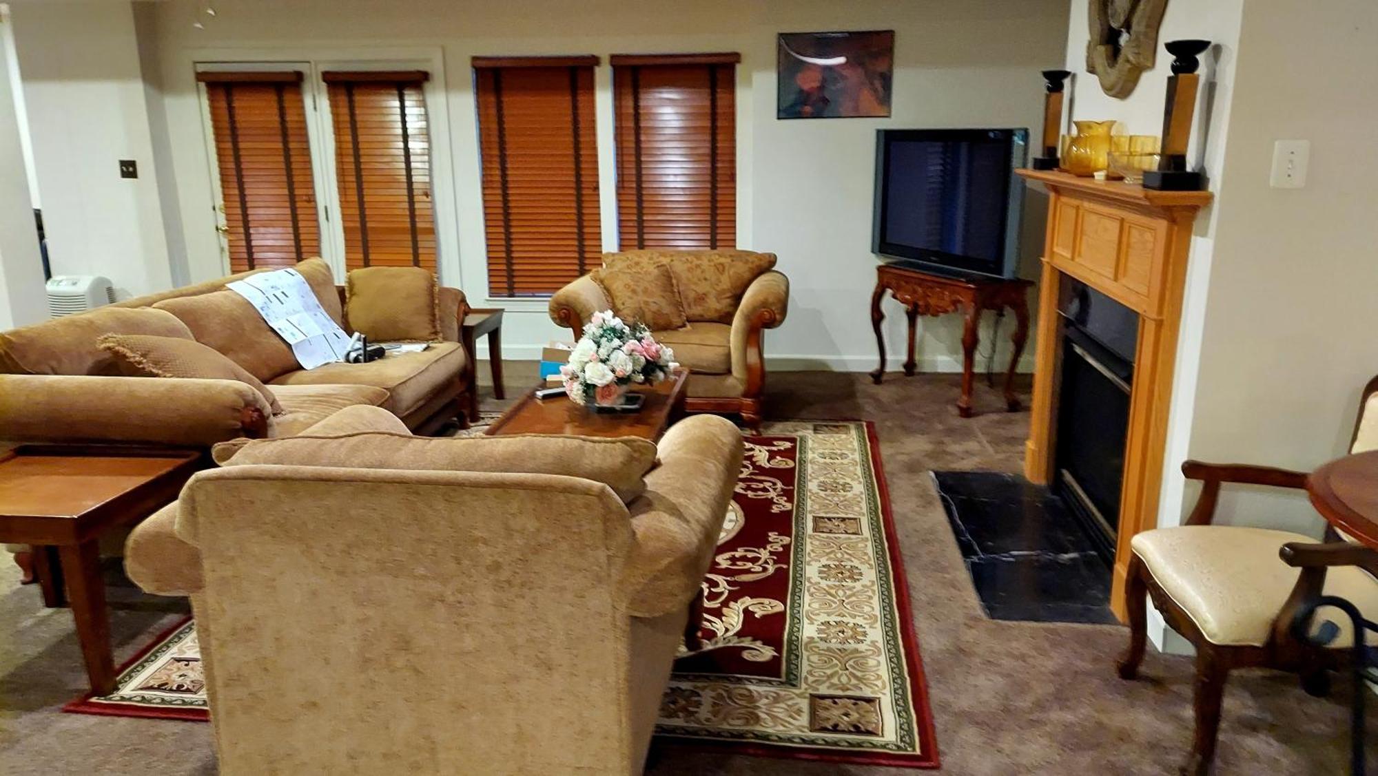 Exquisite 1 Bedroom, 1 Full Bath *
